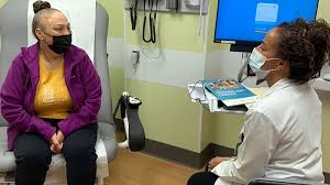 UI Health Spanish-Language Kidney Transplant Clinic Aids Patients Through Transplantation Process | UI Health
