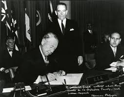 Instituto - Hoy celebramos 63 años de la firma del Tratado Antártico. Sucedió en Washington, Estados Unidos, el 1 de diciembre de 1959 y es uno de los más relevantes acuerdos del