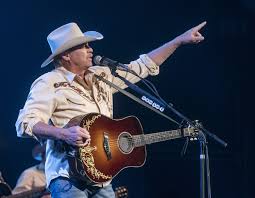 Alan Jackson shows Pittsburgh he's still going strong