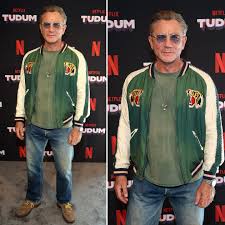Daniel Craig made a surprise appearance at @netflix #TUDUM 2025 to show off  an exclusive sneak peak of @riancjohnson's Wake Up Dead Man: A @knivesout  Mystery coming December 12th 2025 . Daniel
