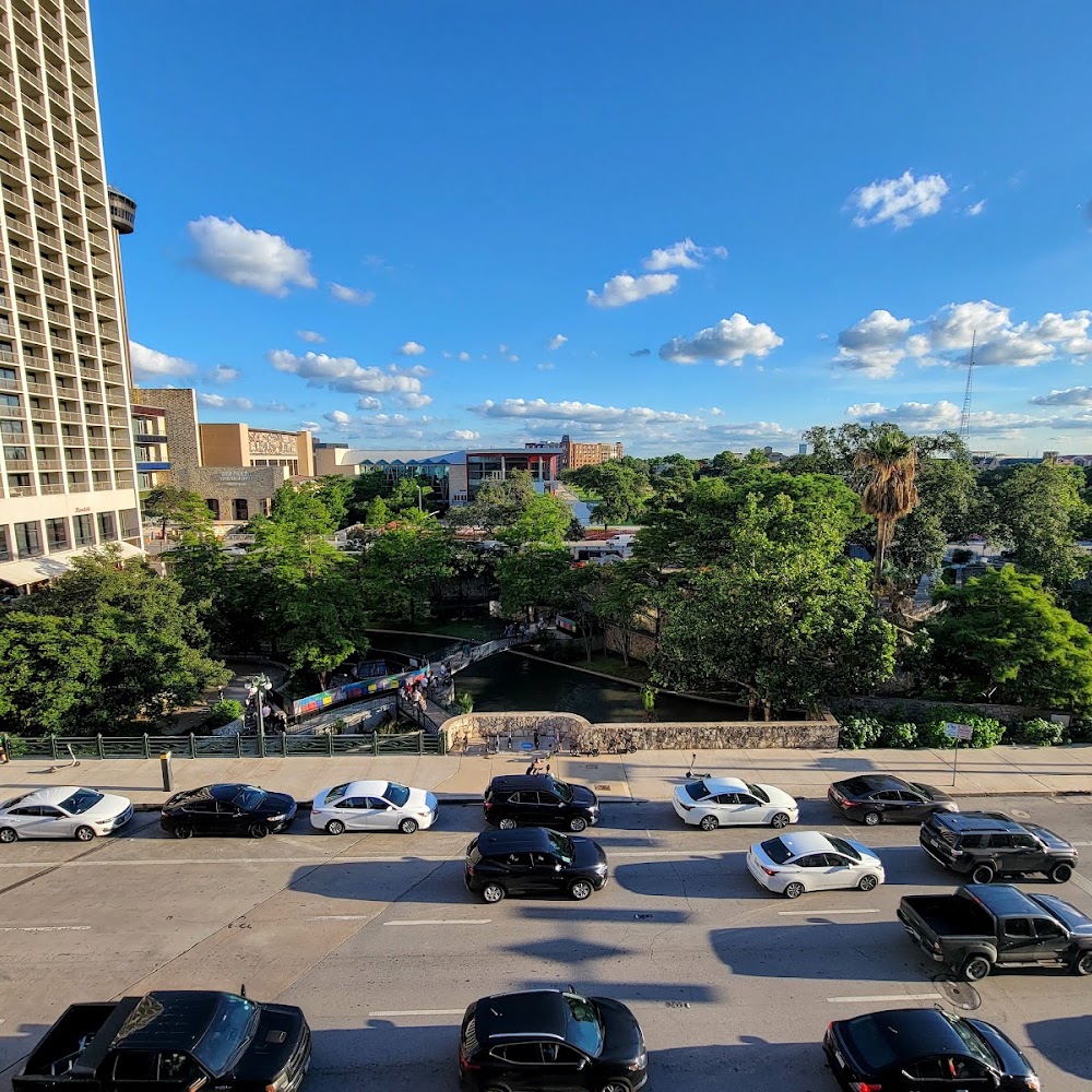 Rivercenter Parking Garage