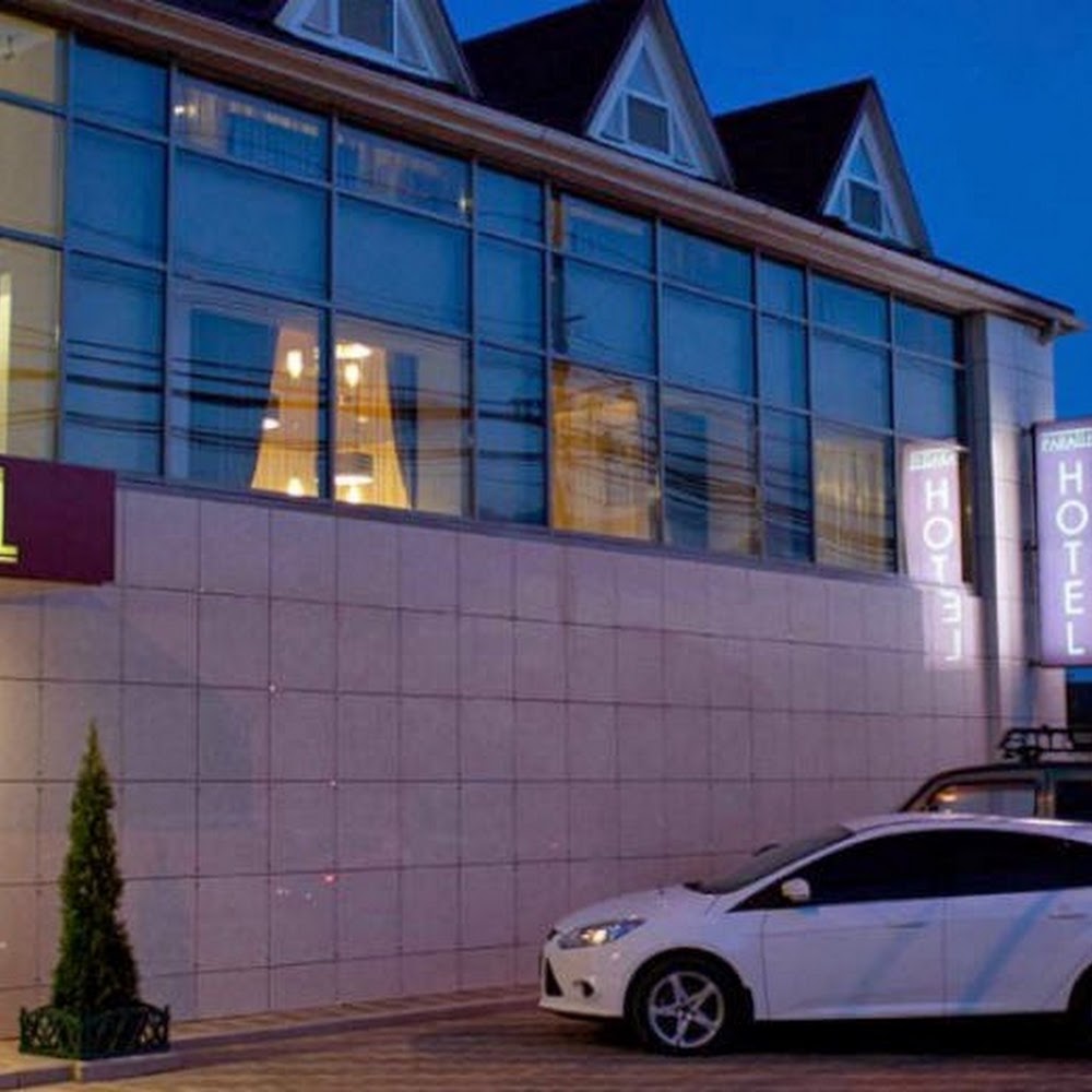 Parallel Hotel