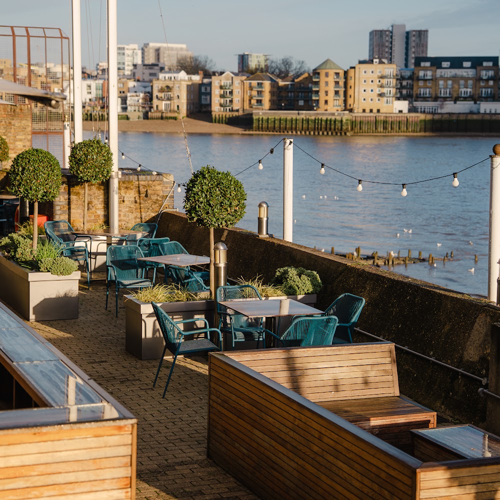 a&o London Docklands Riverside