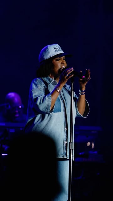 “Is he worthy? He is!”

Thank you @cecewinans for brining us to the throne room tonight!