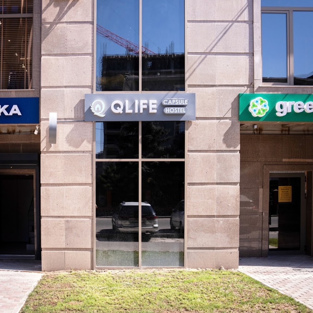 QLIFE Capsule Hotel