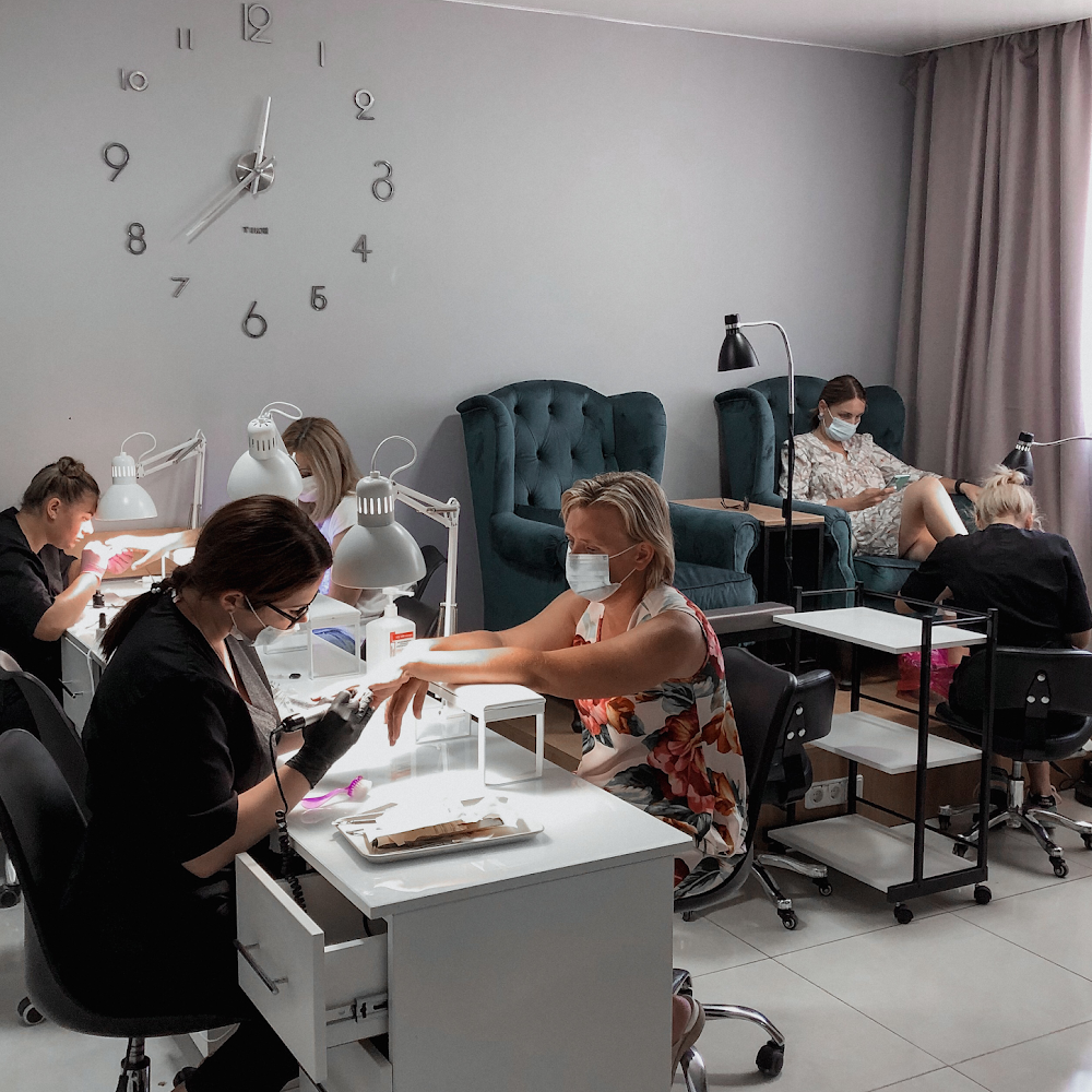Салон краси "Phoenix Beauty Prostir" - манікюр Петрівський Квартал