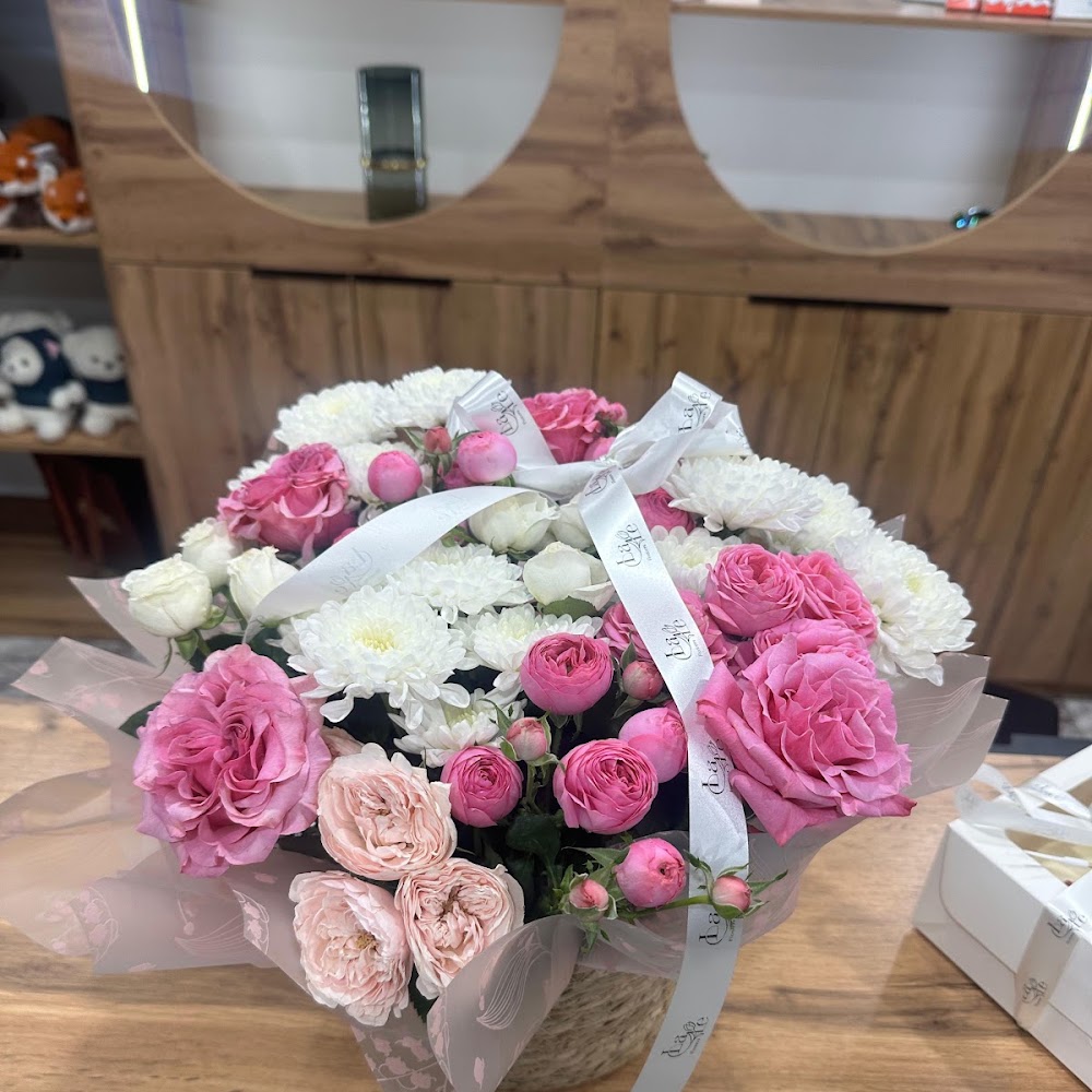 Lale Flowers