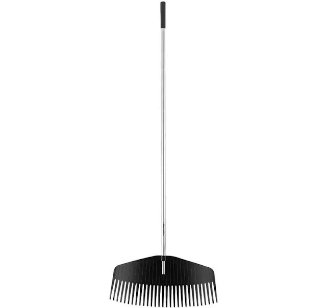 Fiskars 67 In. 29 Tine Poly Leaf Rake