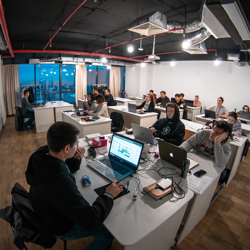 Школа программирования Attractor School Almaty