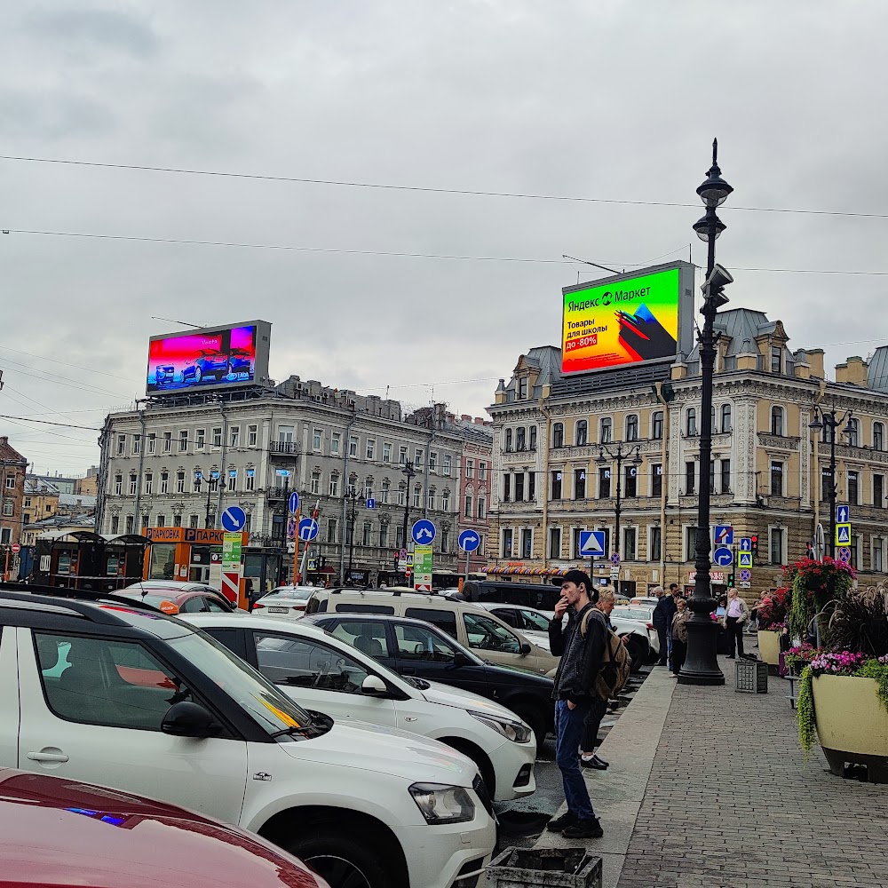 Московский вокзал, парковка у платформы