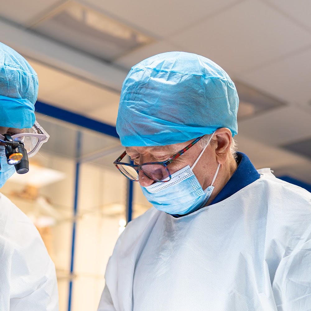 Ucer Clinic - Dental Implants Specialist