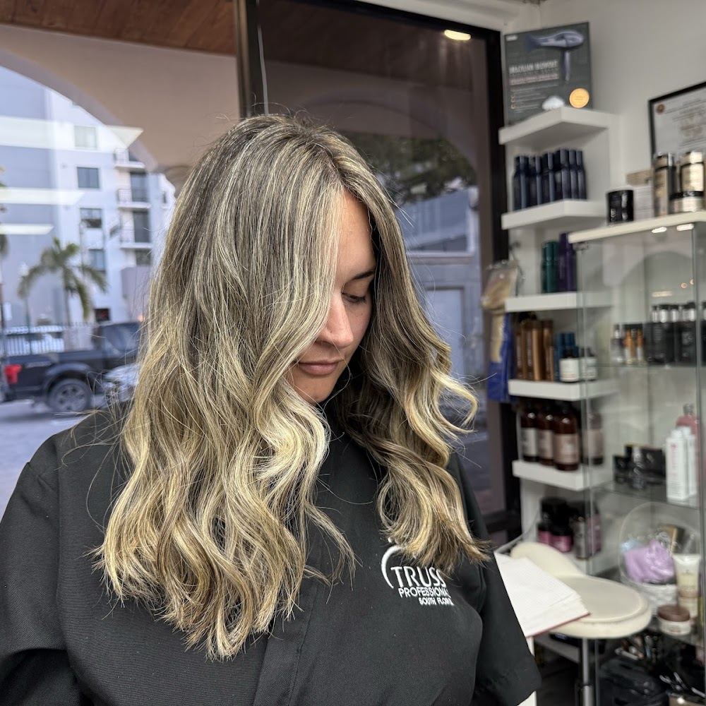 Kenia Beauty & Style