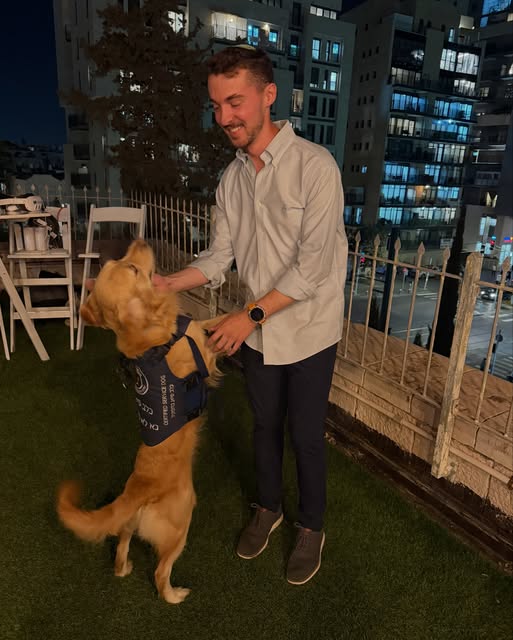 You might think that you’re looking at a normal person with his dog, but you’d be wrong. 

This is Eli Friedman, an IDF commander who ran…