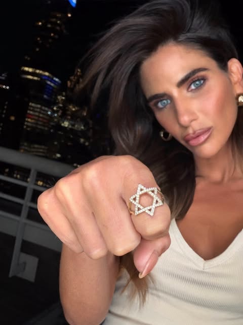 Diamond Ring Giveaway!! ✡️✨ @rachieshnay’s iconic Mazel Ring is turning 7! Gorgeous Jewish Star crafted in 14K gold with sparkly natural…