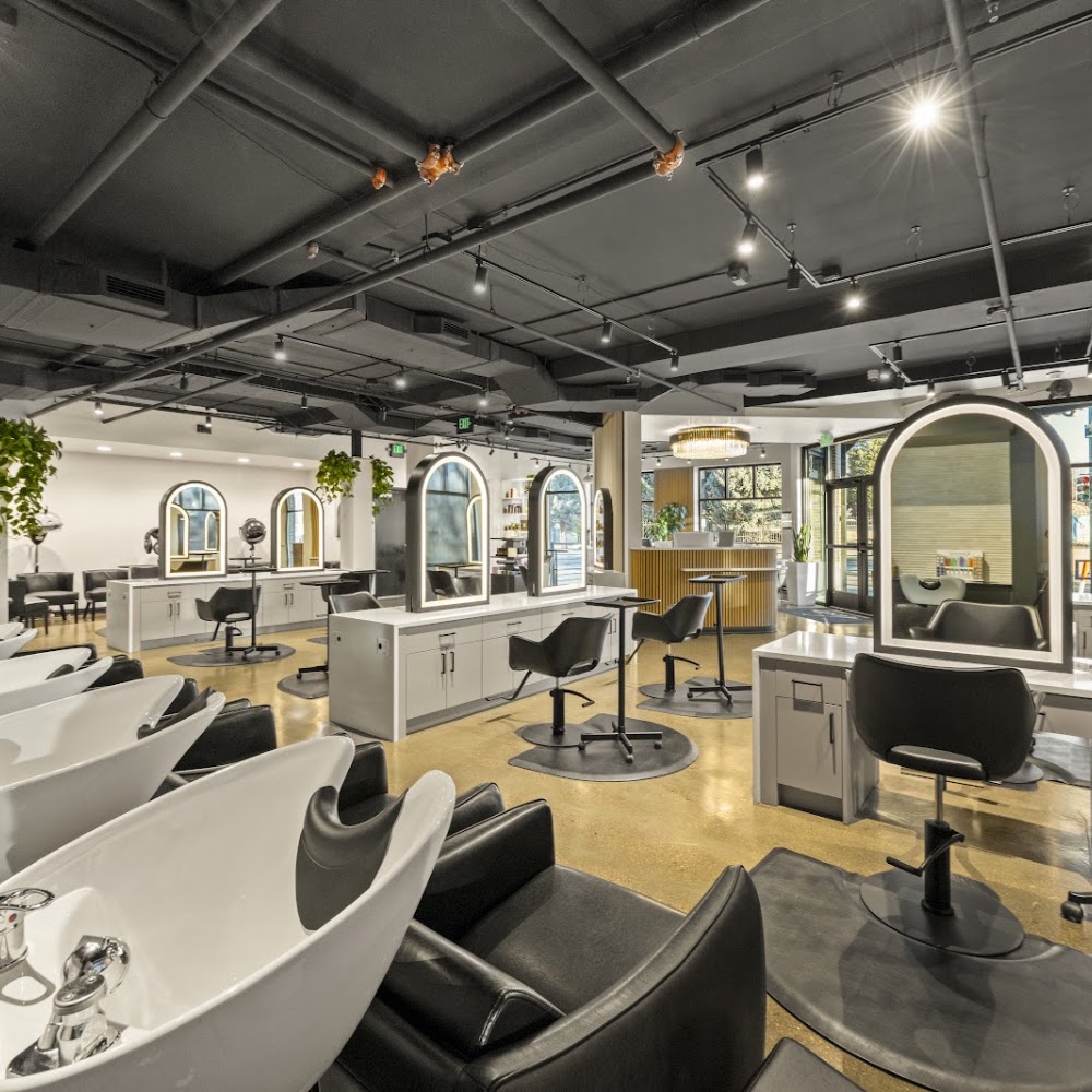 Deseo Salon & BlowDry