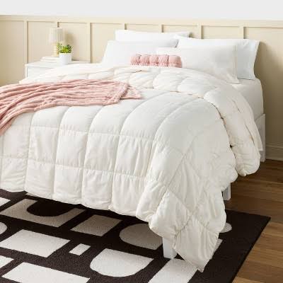Room Essentials Stitch Puffer Comforter