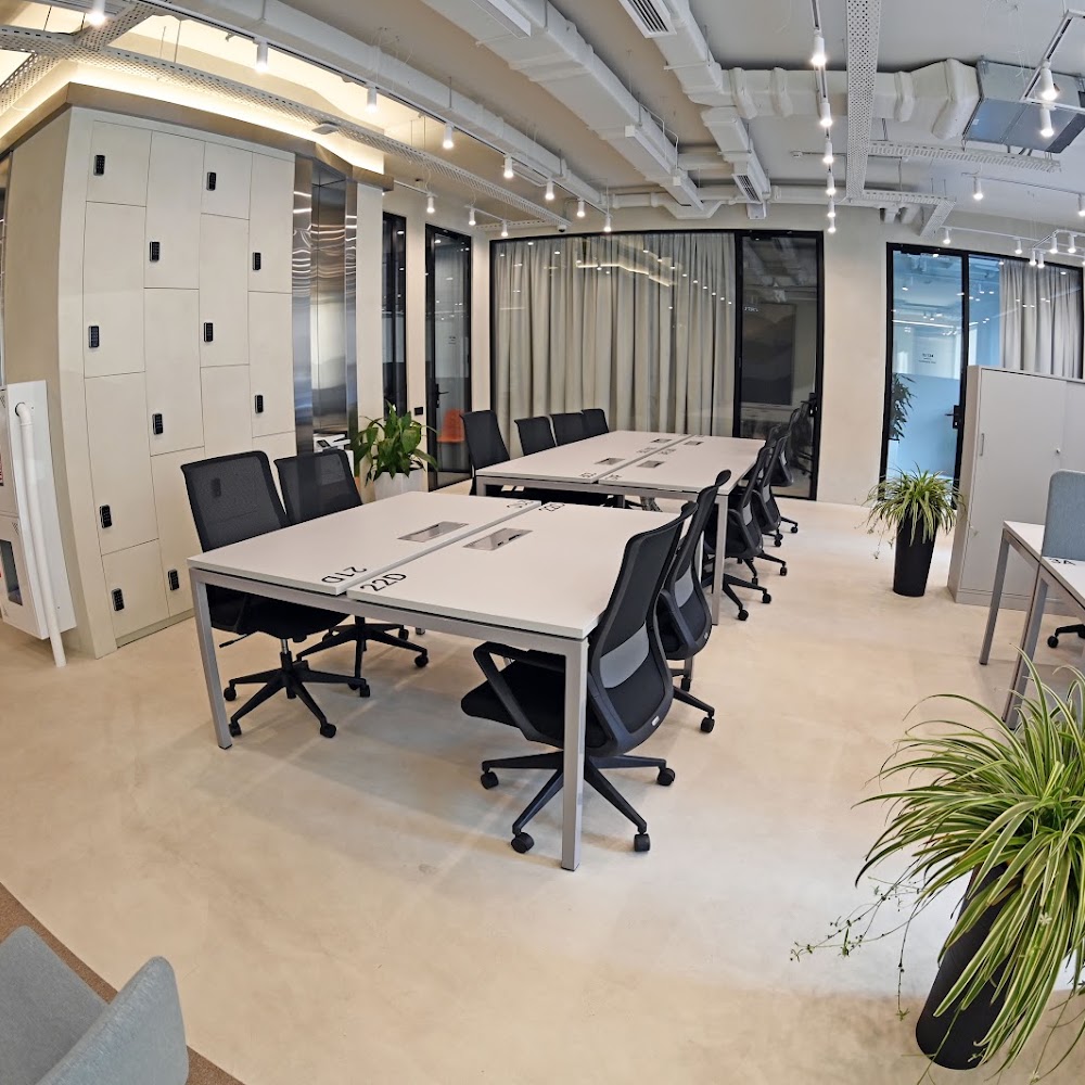 Coworking Square коворкинг Алматы, рабочее пространство, переговорные комнаты, лаундж зона, приват зона, аренда офиса кофейня