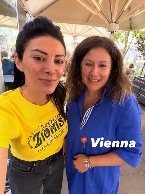 This is how I spent my day in Vienna yesterday. Some people rolled their eyes, some gave me a thumbs up.

I wish I’d been in the UK inste…