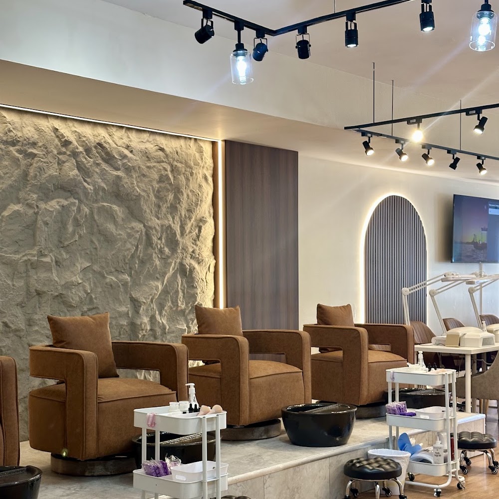 NAILS LASHES STUDIO