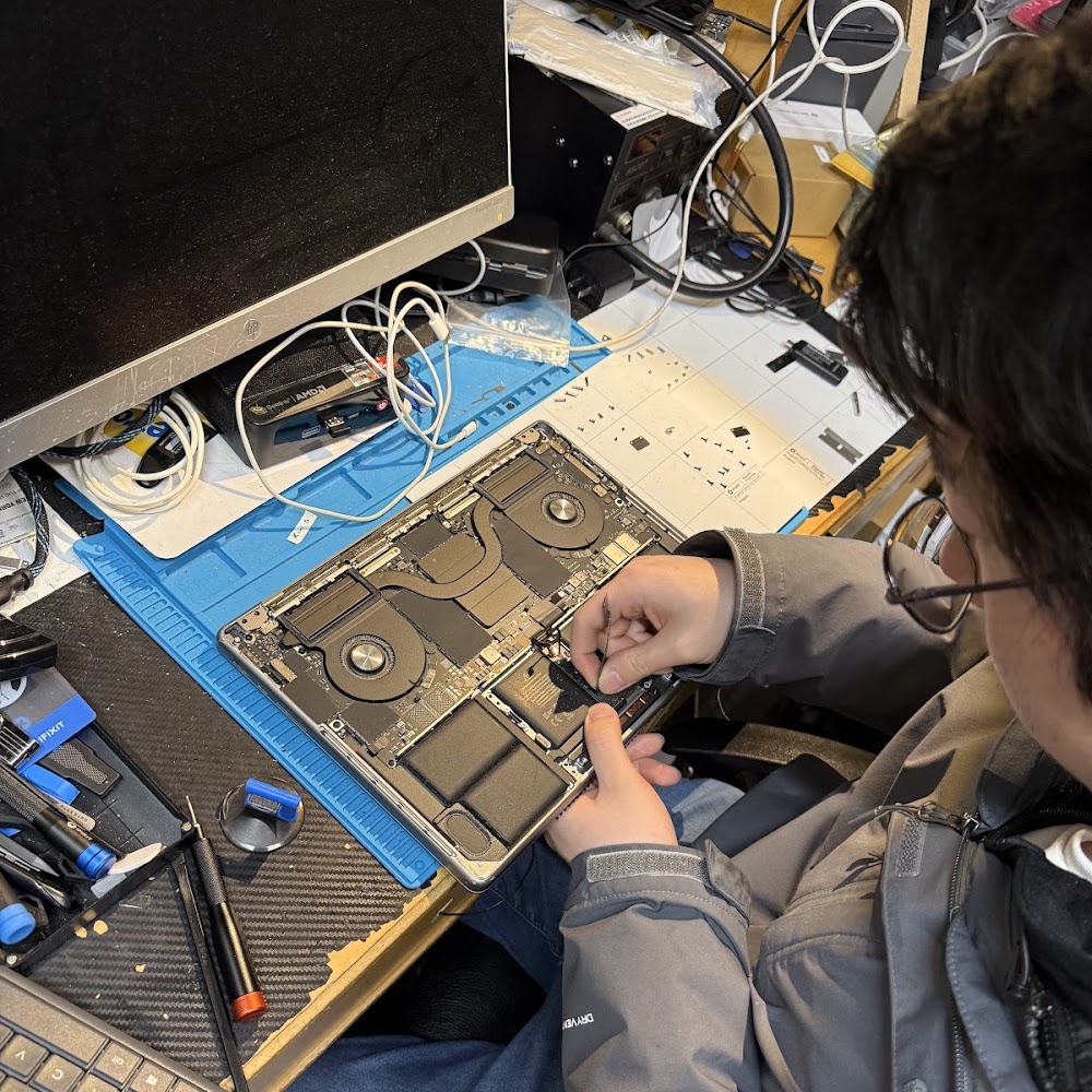 Techtronics iPhone Laptop and Macbook Repair