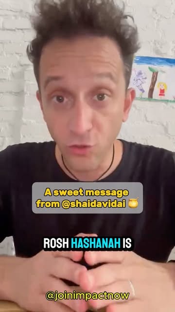 🍎🍯 “Rosh Hashanah is the best Jewish holiday—and that is a hill I’m willing to die on.”

For @shaidavidai, the Jewish New Year is an op…